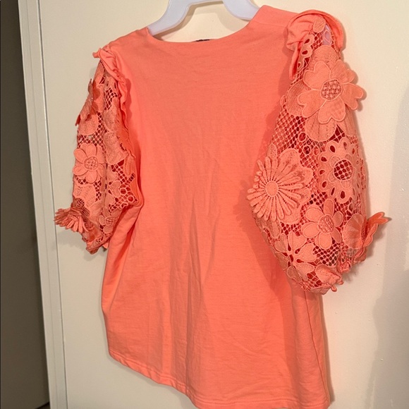 Umgee Coral V-Neck Top with Floral Crochet Puff Sleeves - Picture 5 of 5